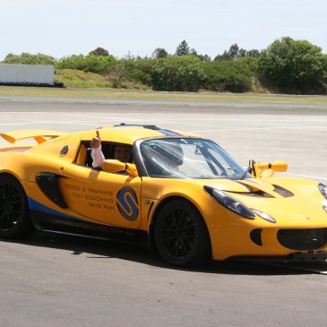 K & G Automotive Lotus Driving Experience Shlomi - Thumbs Up